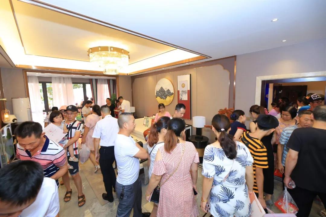 ../uppic/2019-8/2019081909324559598.jpg